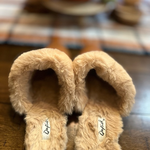 Fuzzy Brown Pleather Flats- Sz 6 - Picture 3 of 3